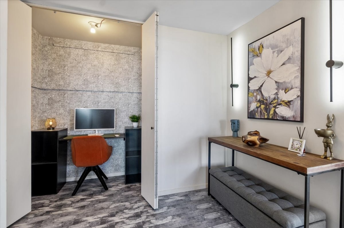 2020 N LINCOLN PARK WEST Unit: 30F