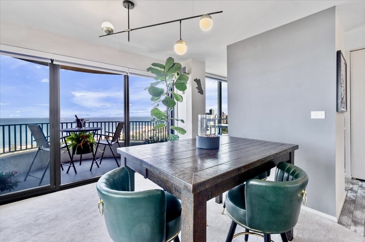 2020 N LINCOLN PARK WEST Unit: 30F