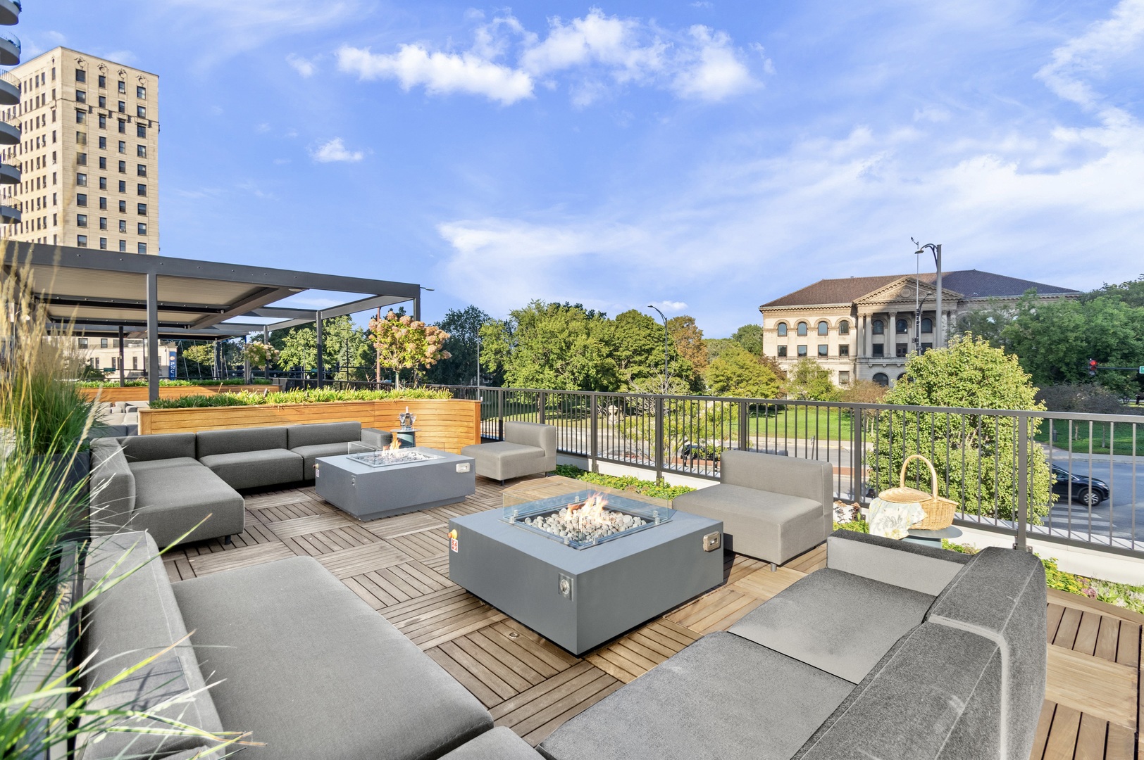 2020 N LINCOLN PARK WEST Unit: 30F