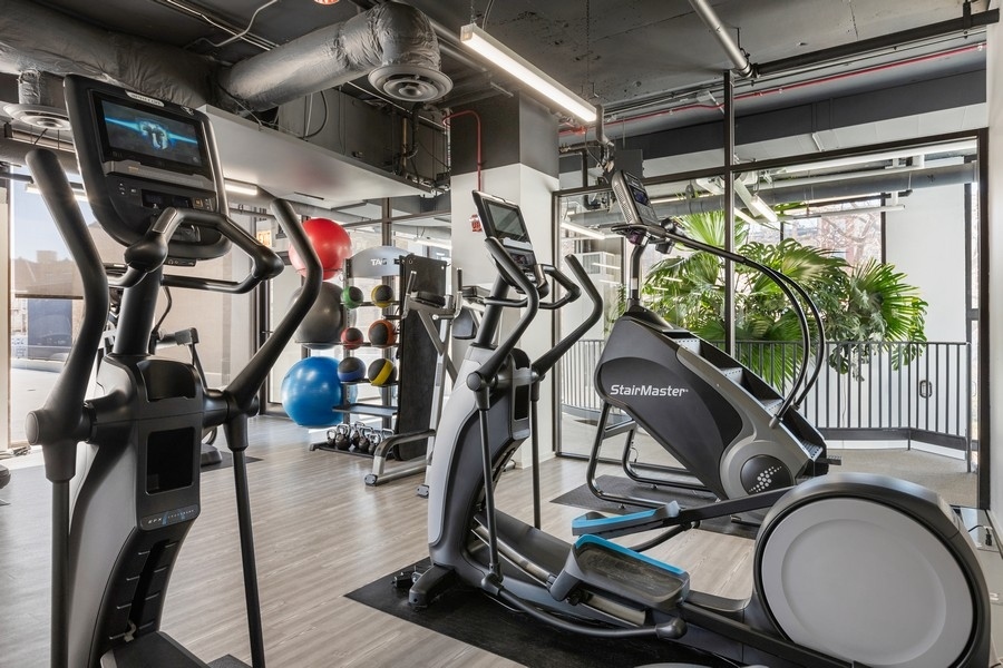 2020 N LINCOLN PARK WEST Unit: 30F