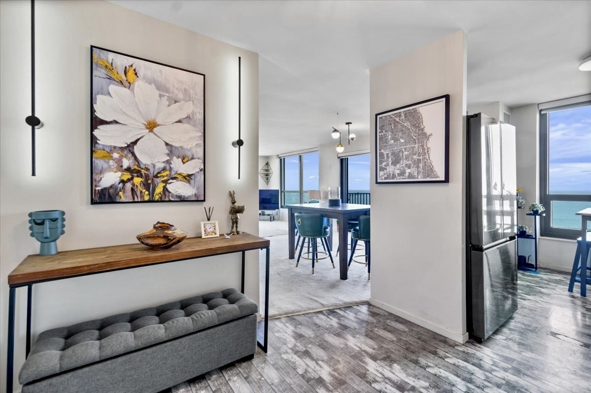 2020 N LINCOLN PARK WEST Unit: 30F