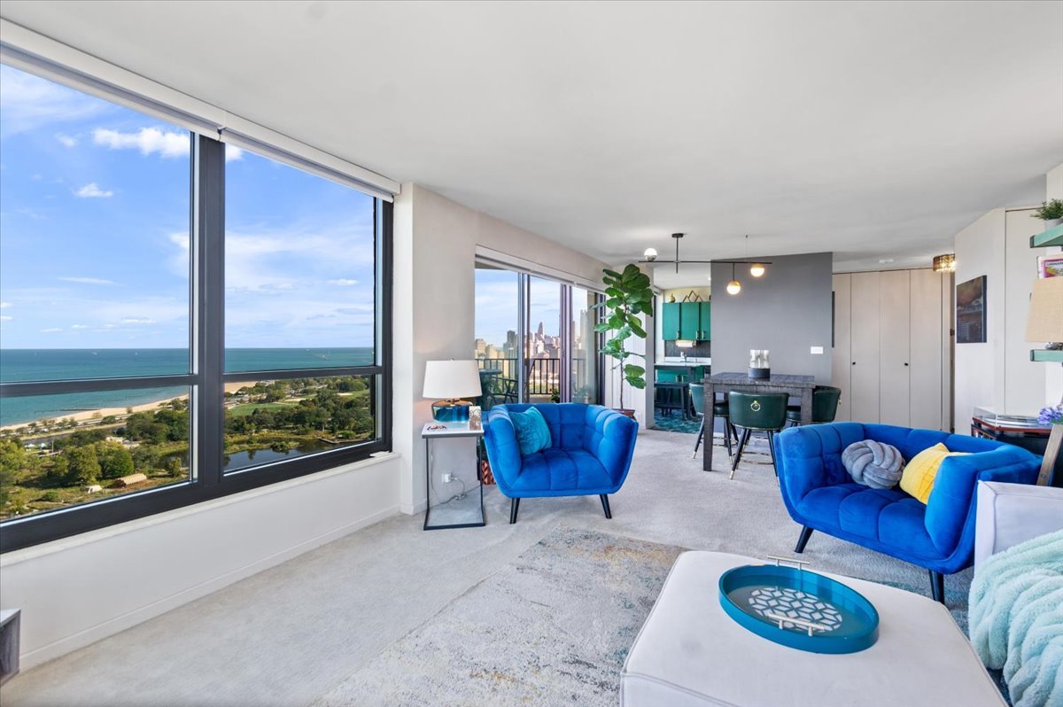 2020 N LINCOLN PARK WEST Unit: 30F
