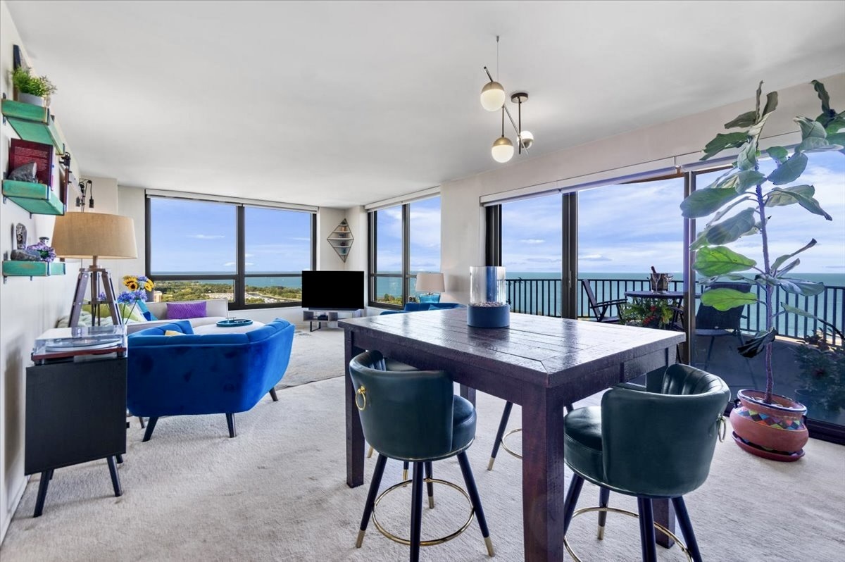 2020 N LINCOLN PARK WEST Unit: 30F