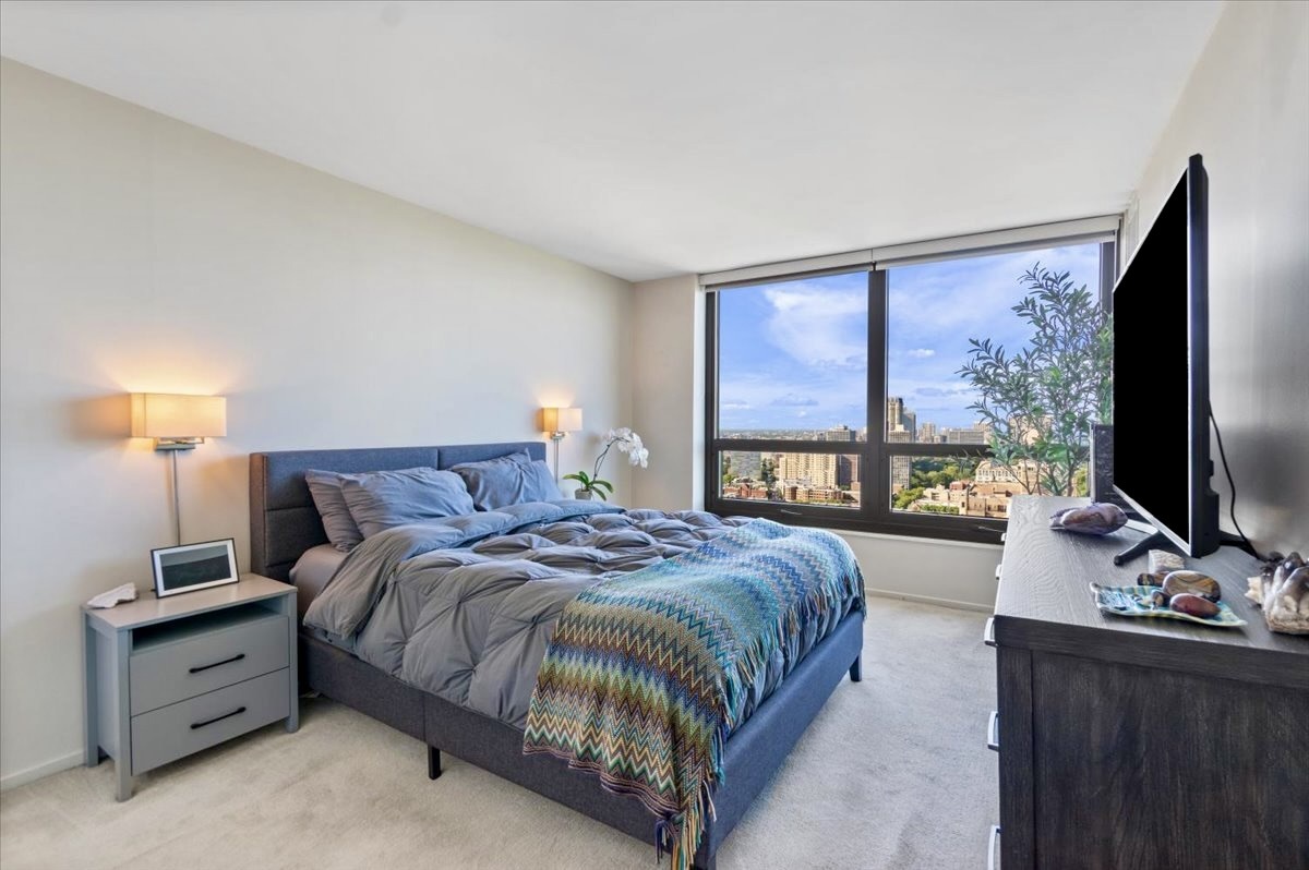 2020 N LINCOLN PARK WEST Unit: 30F