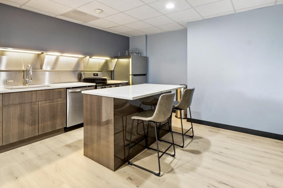 2020 N LINCOLN PARK WEST Unit: 30F