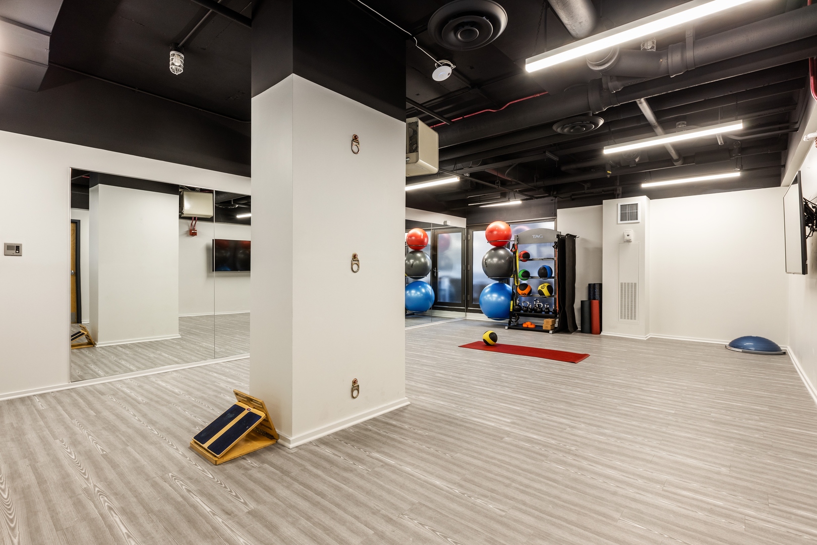 2020 N LINCOLN PARK WEST Unit: 30F