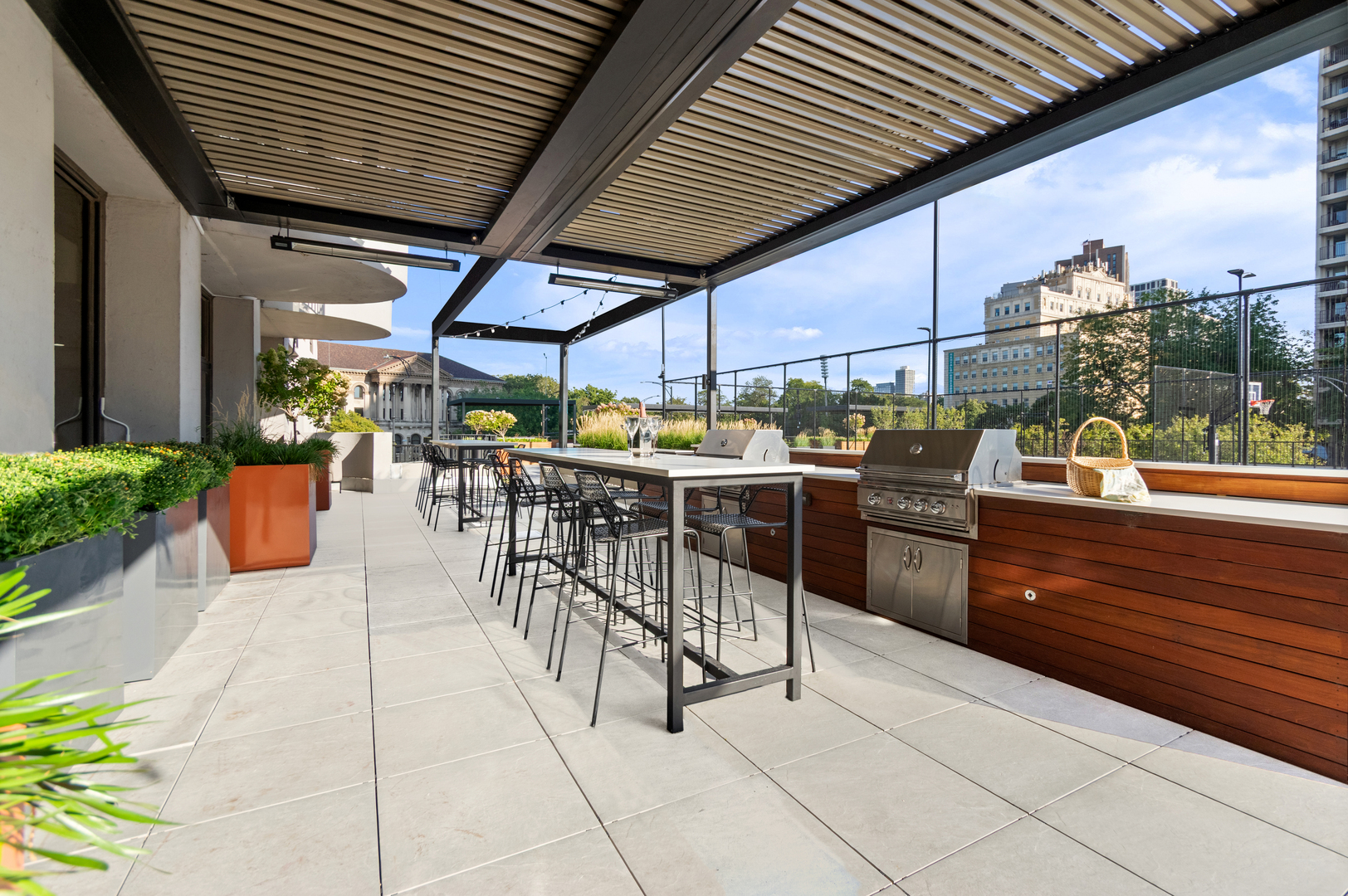 2020 N LINCOLN PARK WEST Unit: 30F