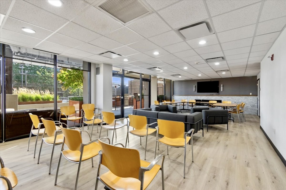 2020 N LINCOLN PARK WEST Unit: 30F