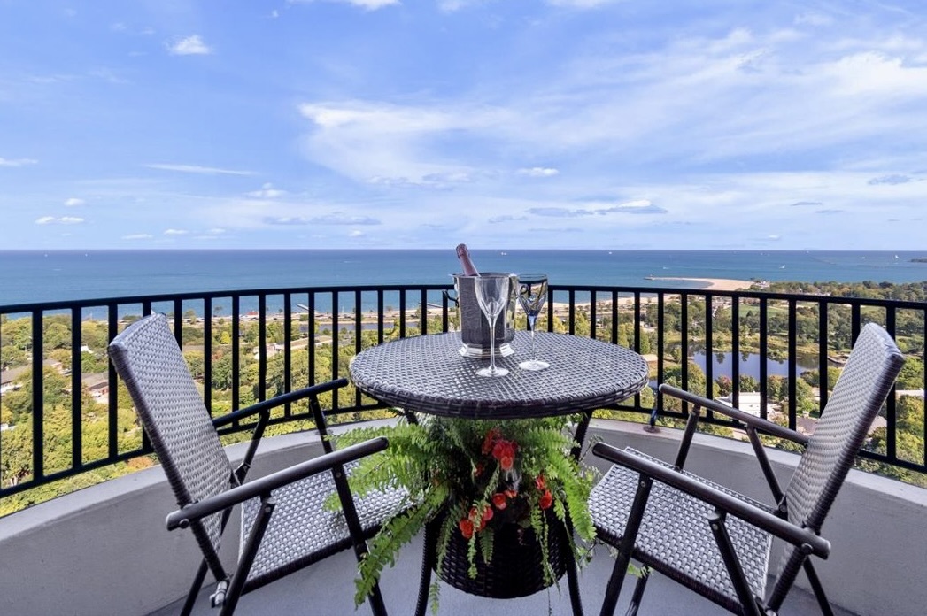 2020 N LINCOLN PARK WEST Unit: 30F