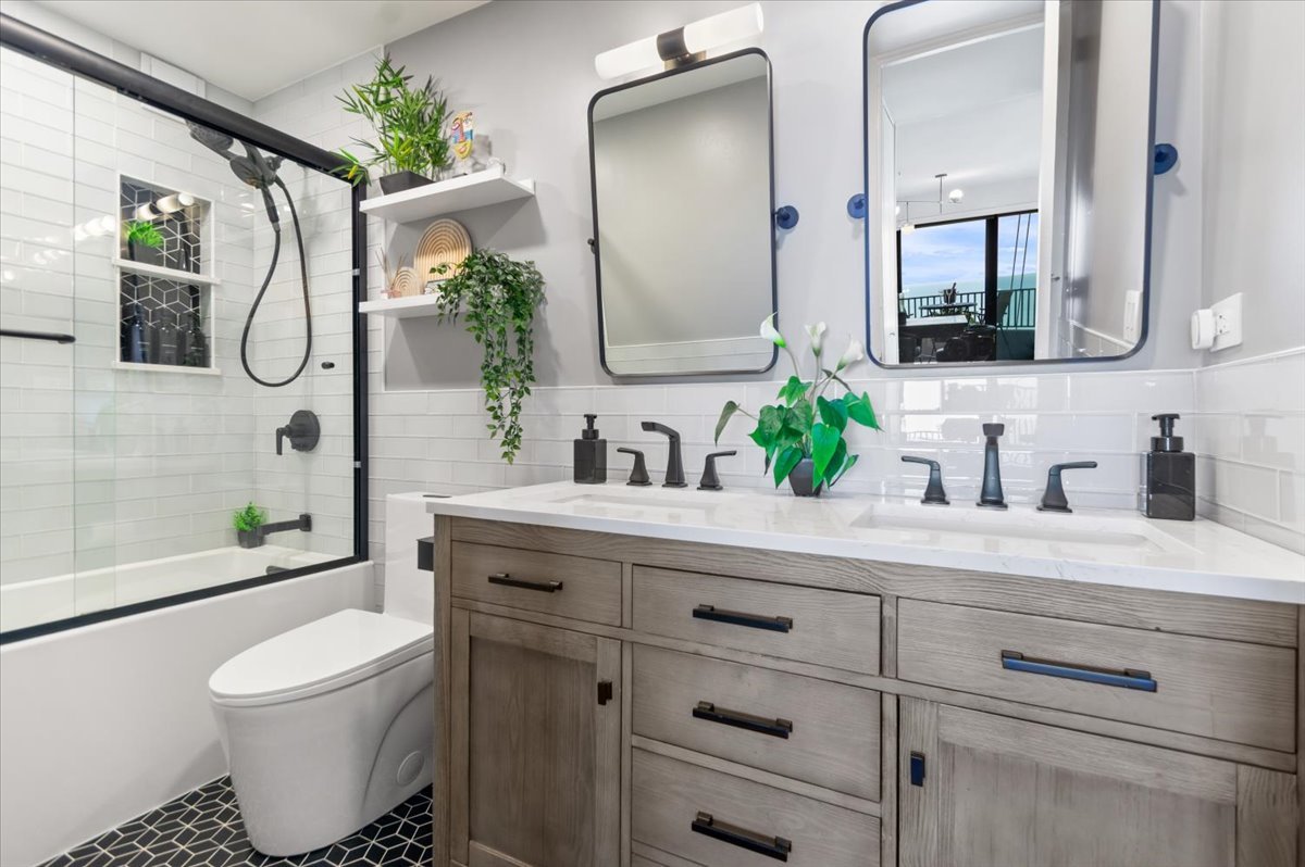 2020 N LINCOLN PARK WEST Unit: 30F