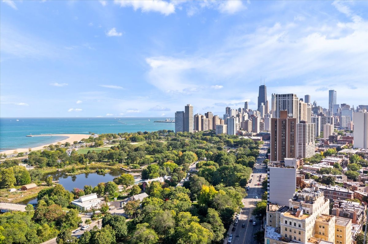 2020 N LINCOLN PARK WEST Unit: 30F