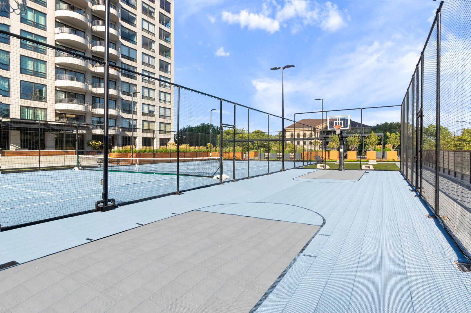 2020 N LINCOLN PARK WEST Unit: 30F