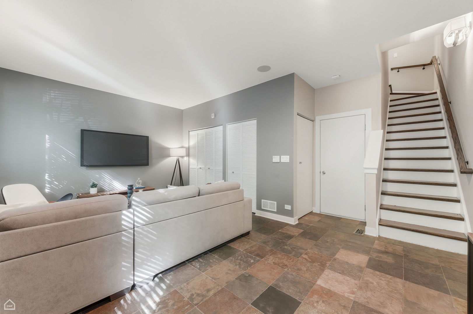 2254 W Wolfram Street