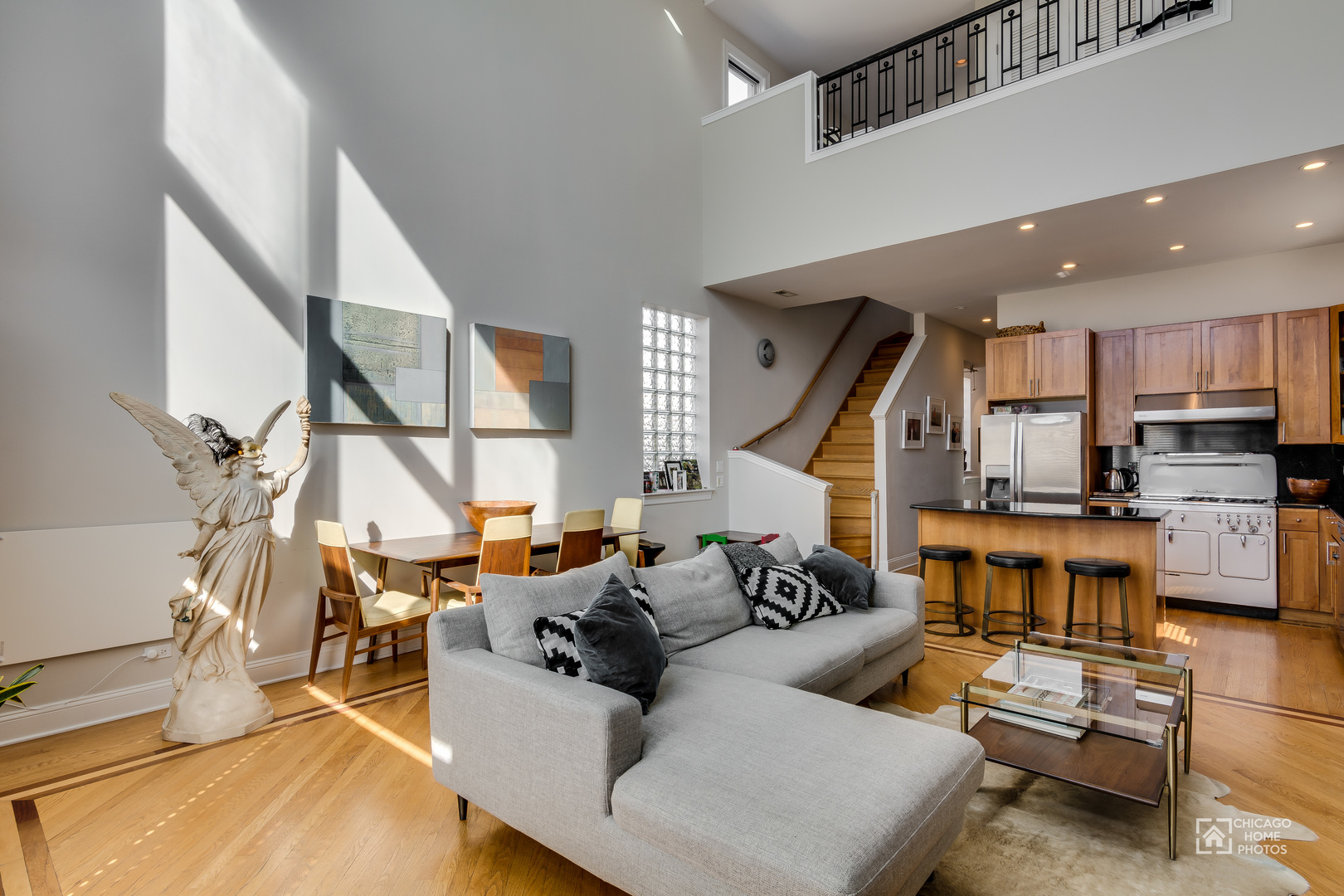 869 N Paulina Street Unit: 3