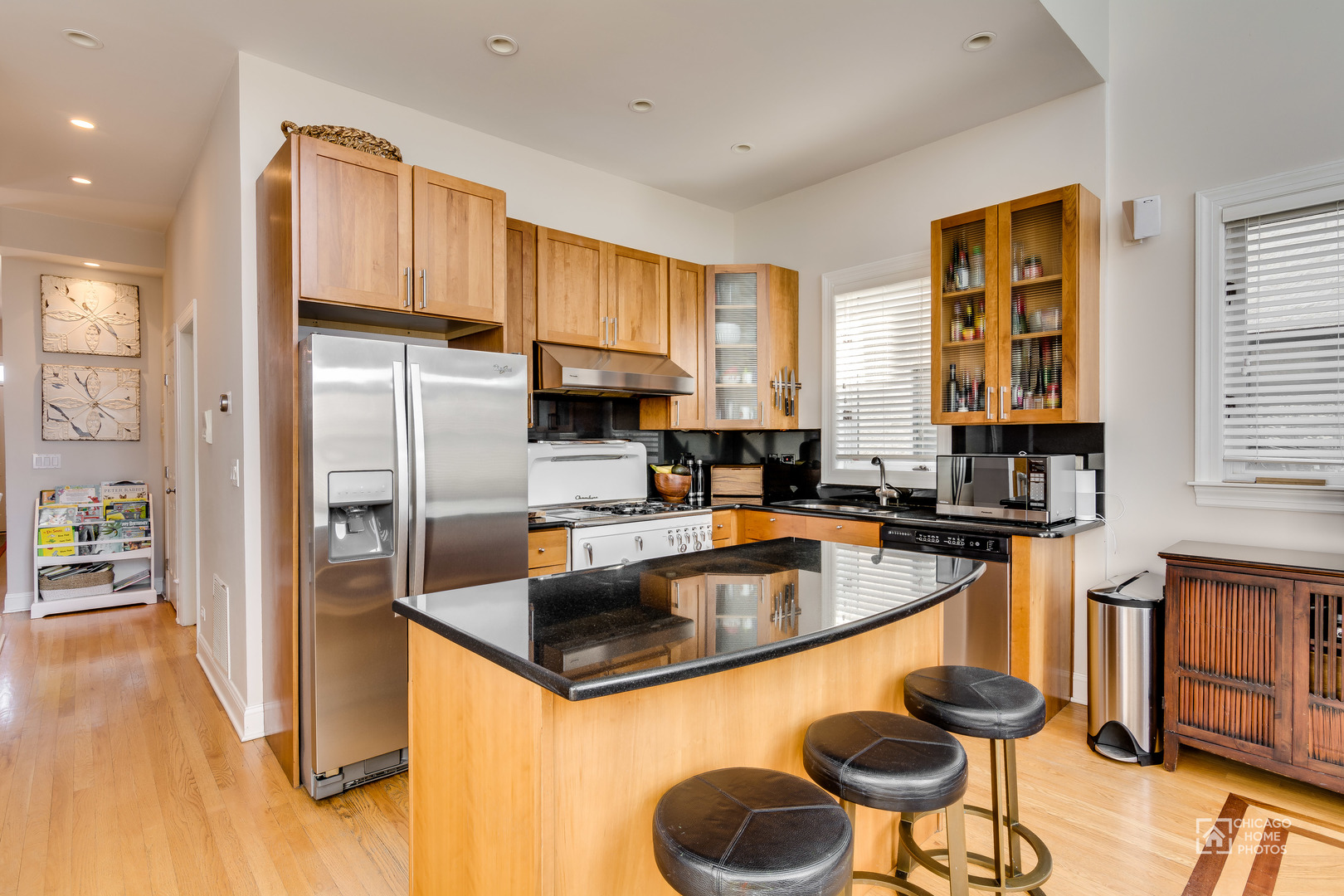 869 N Paulina Street Unit: 3