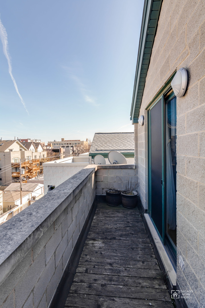869 N Paulina Street Unit: 3
