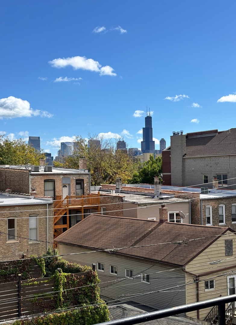 869 N Paulina Street Unit: 3