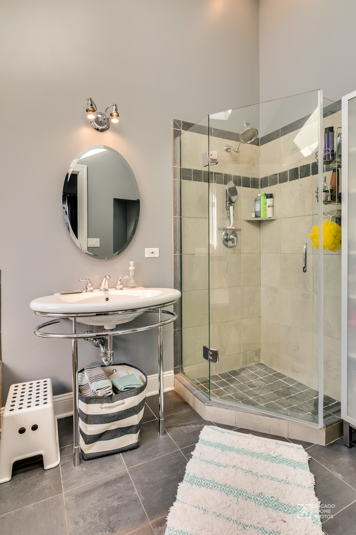 869 N Paulina Street Unit: 3