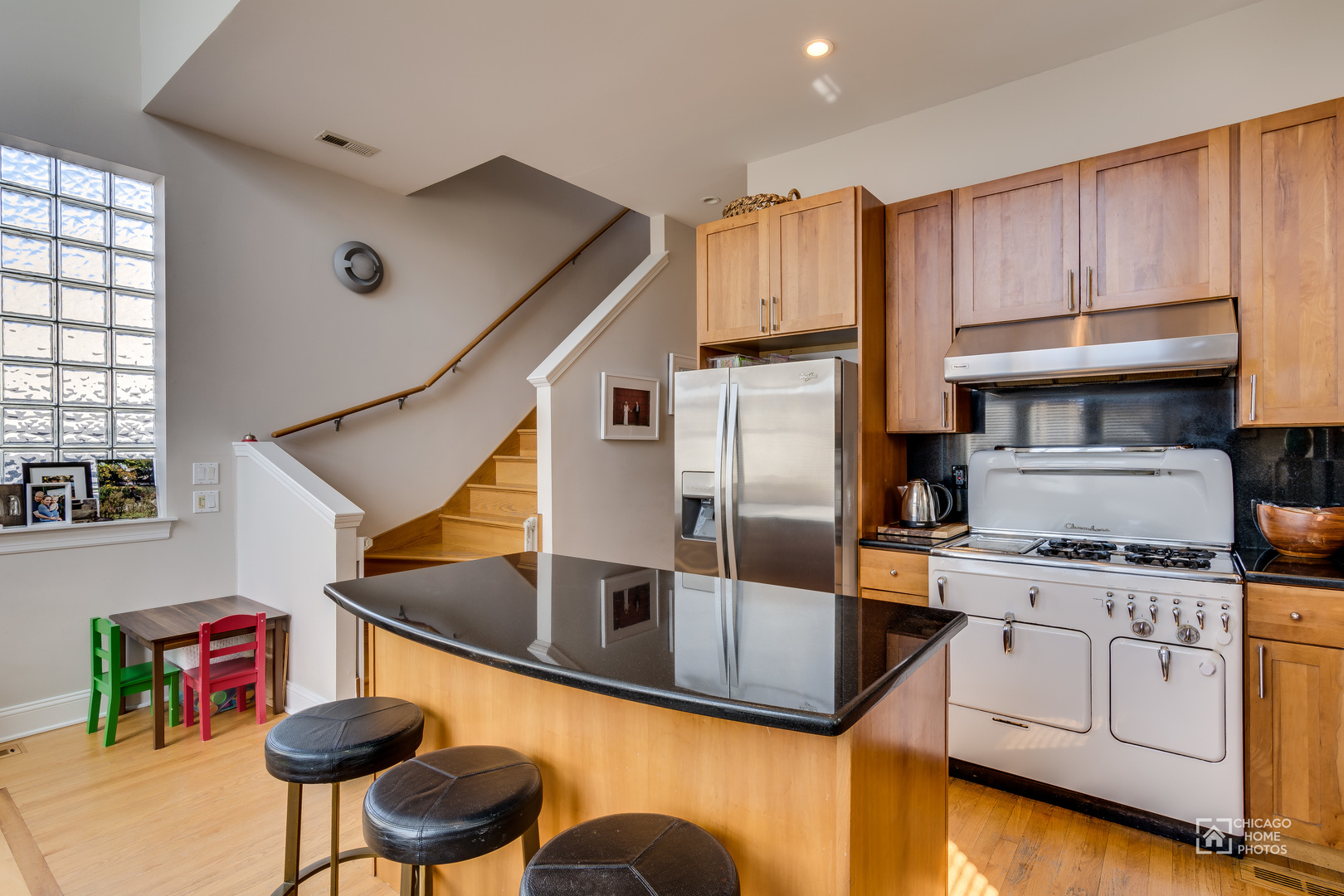 869 N Paulina Street Unit: 3