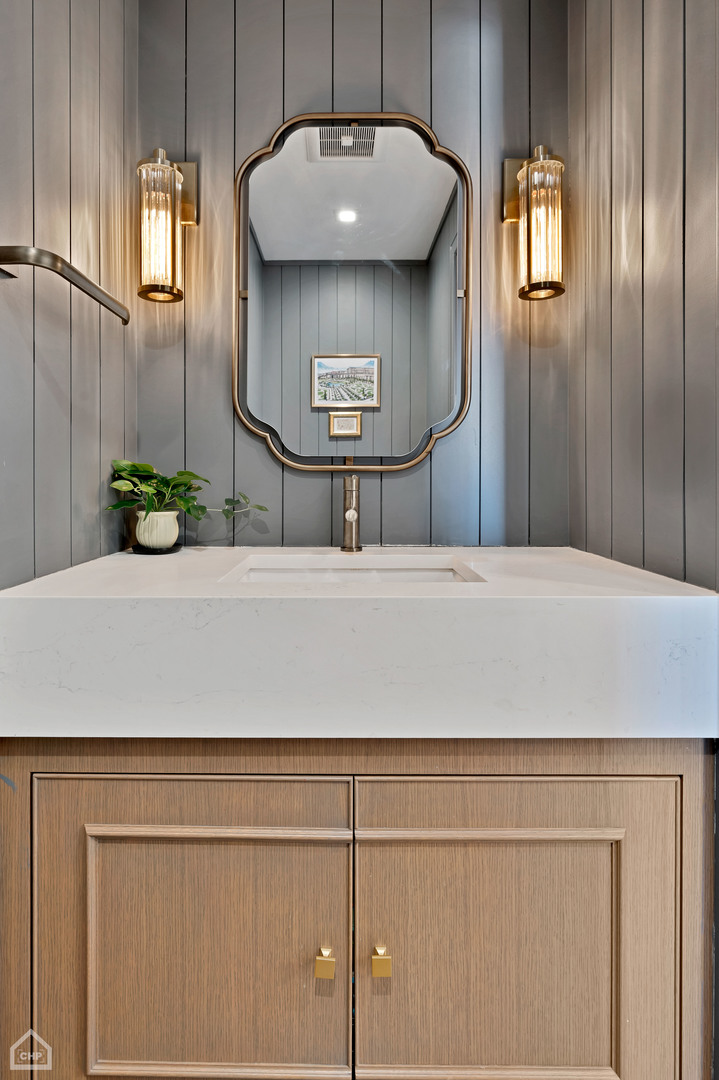 2127 N Racine Avenue Unit: 2