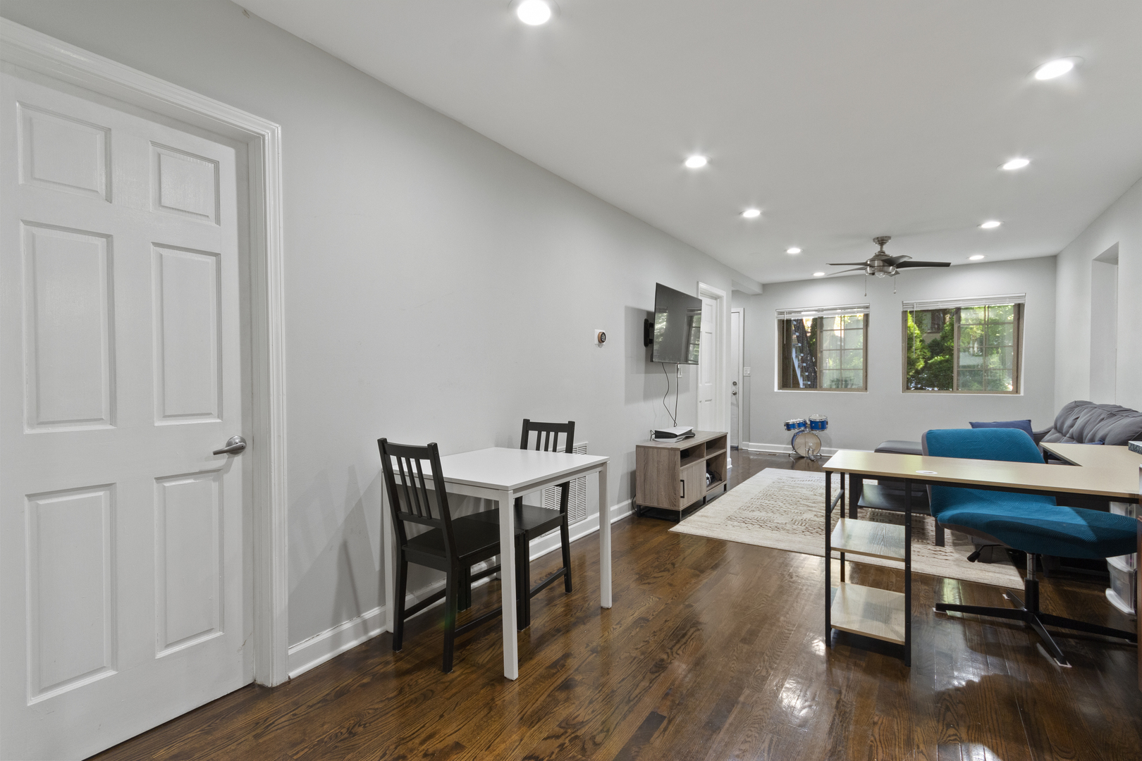 4304 N Lawndale Avenue