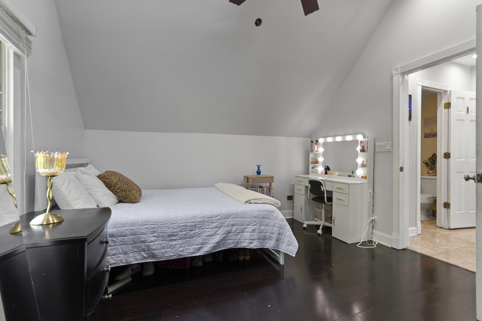 4304 N Lawndale Avenue