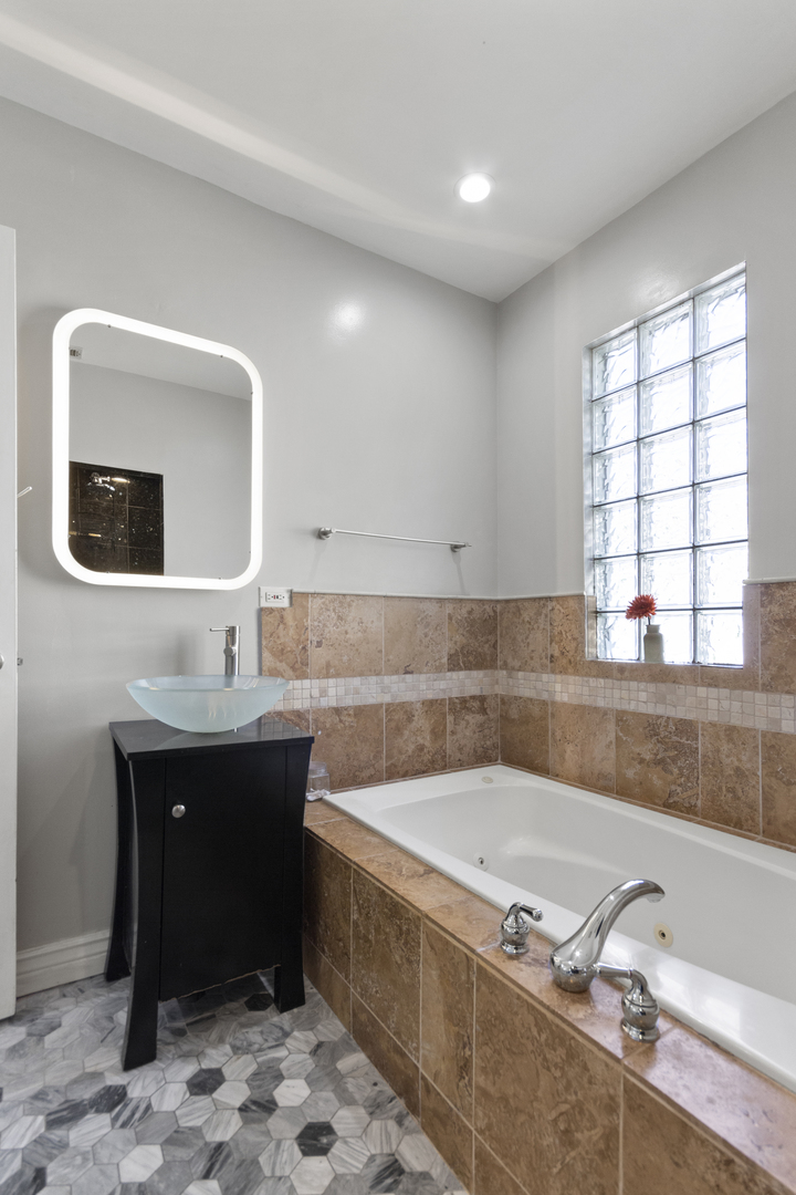 4304 N Lawndale Avenue