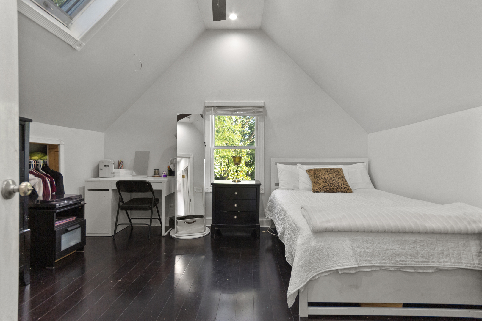 4304 N Lawndale Avenue