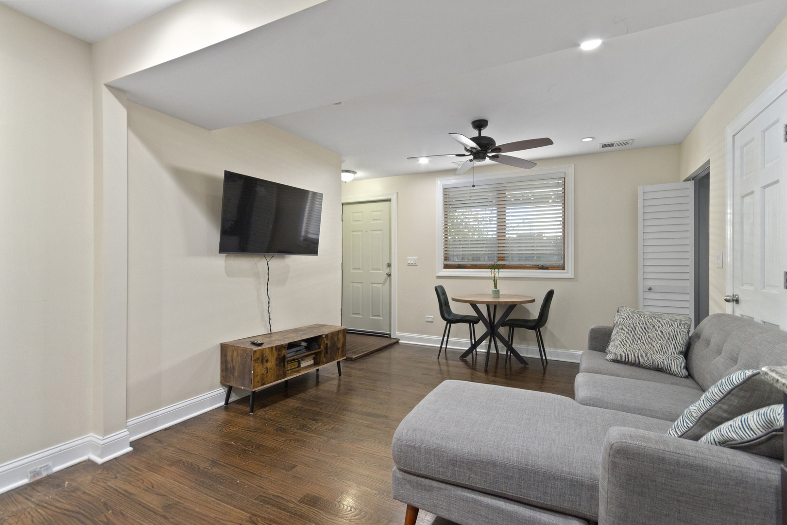 4304 N Lawndale Avenue