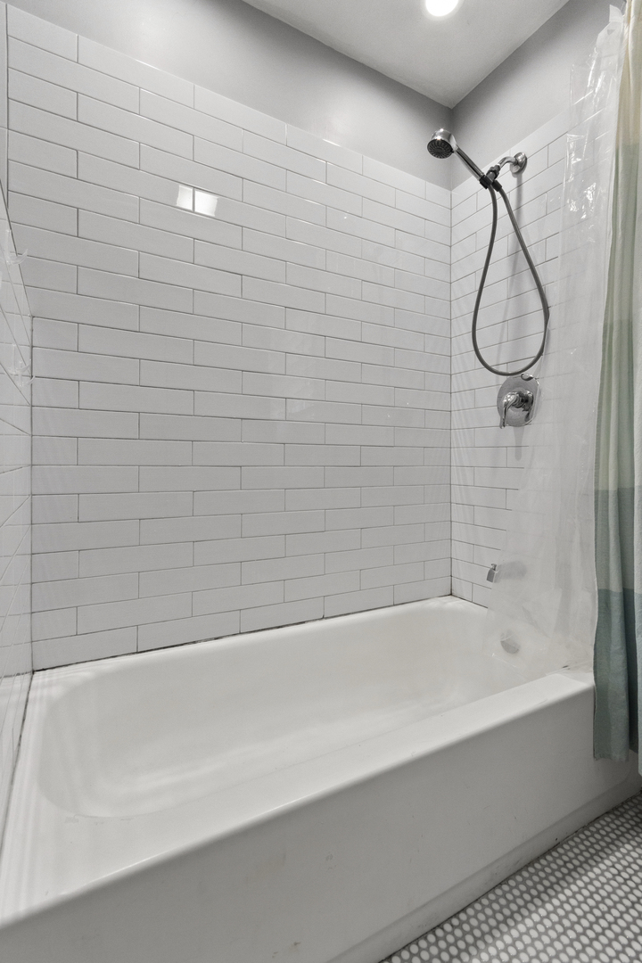 4304 N Lawndale Avenue