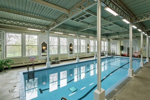 5555 N SHERIDAN Road Unit: 130