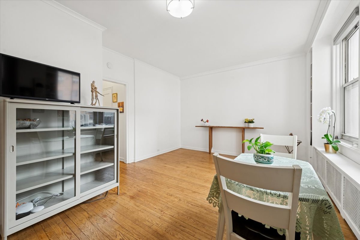 5555 N SHERIDAN Road Unit: 130