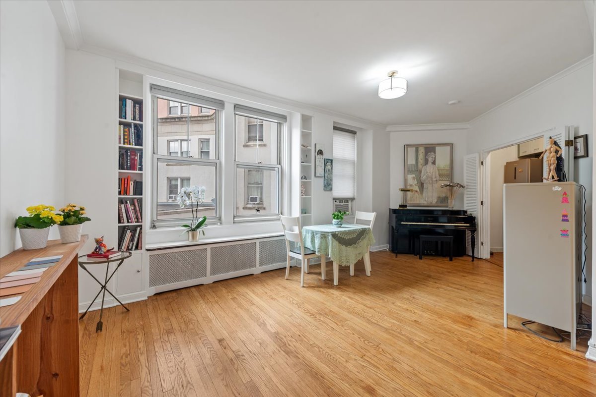 5555 N SHERIDAN Road Unit: 130