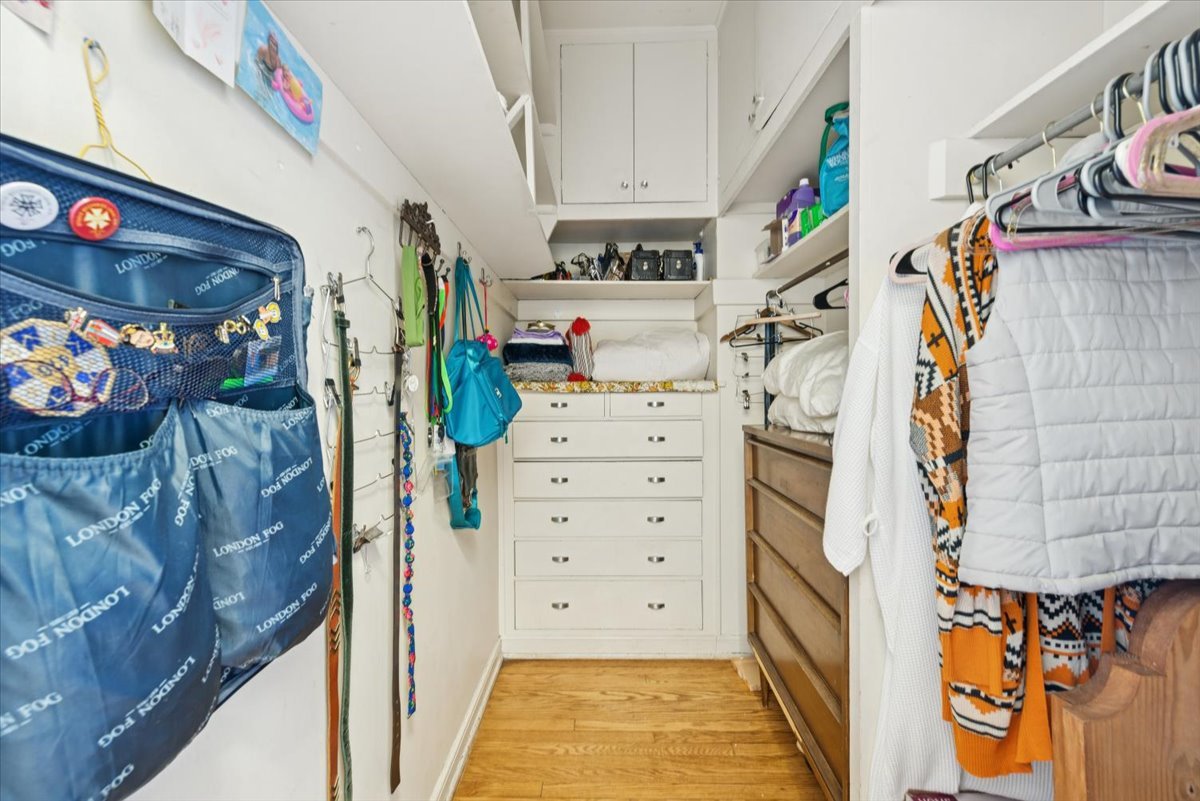 5555 N SHERIDAN Road Unit: 130