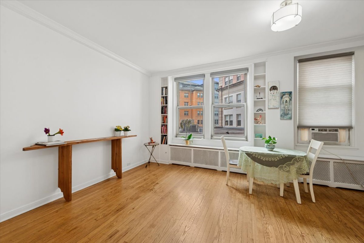 5555 N SHERIDAN Road Unit: 130