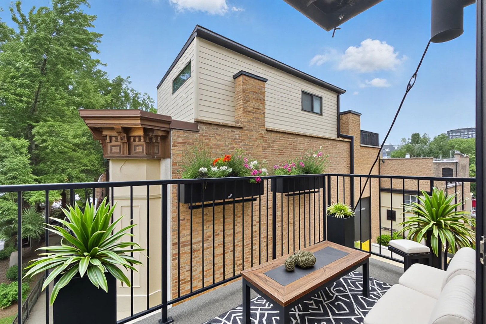 1312 W Madison Street Unit: 3A