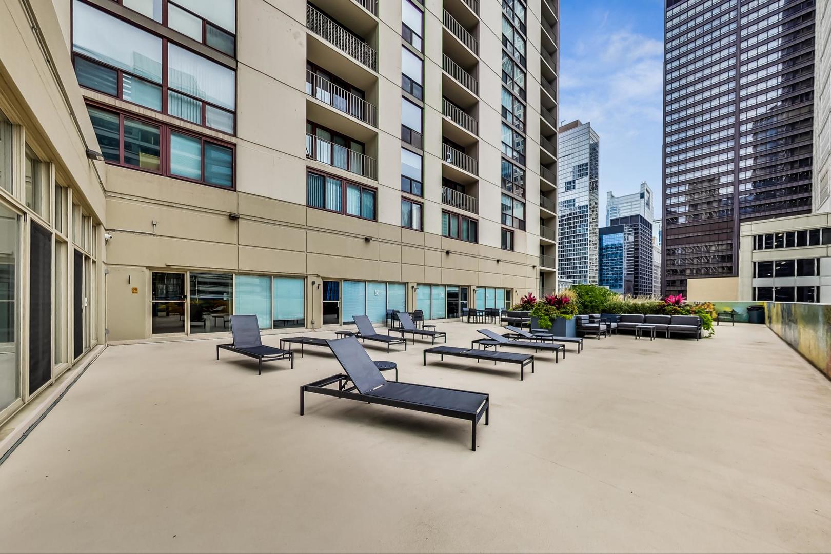 200 N Dearborn Street Unit: 3905