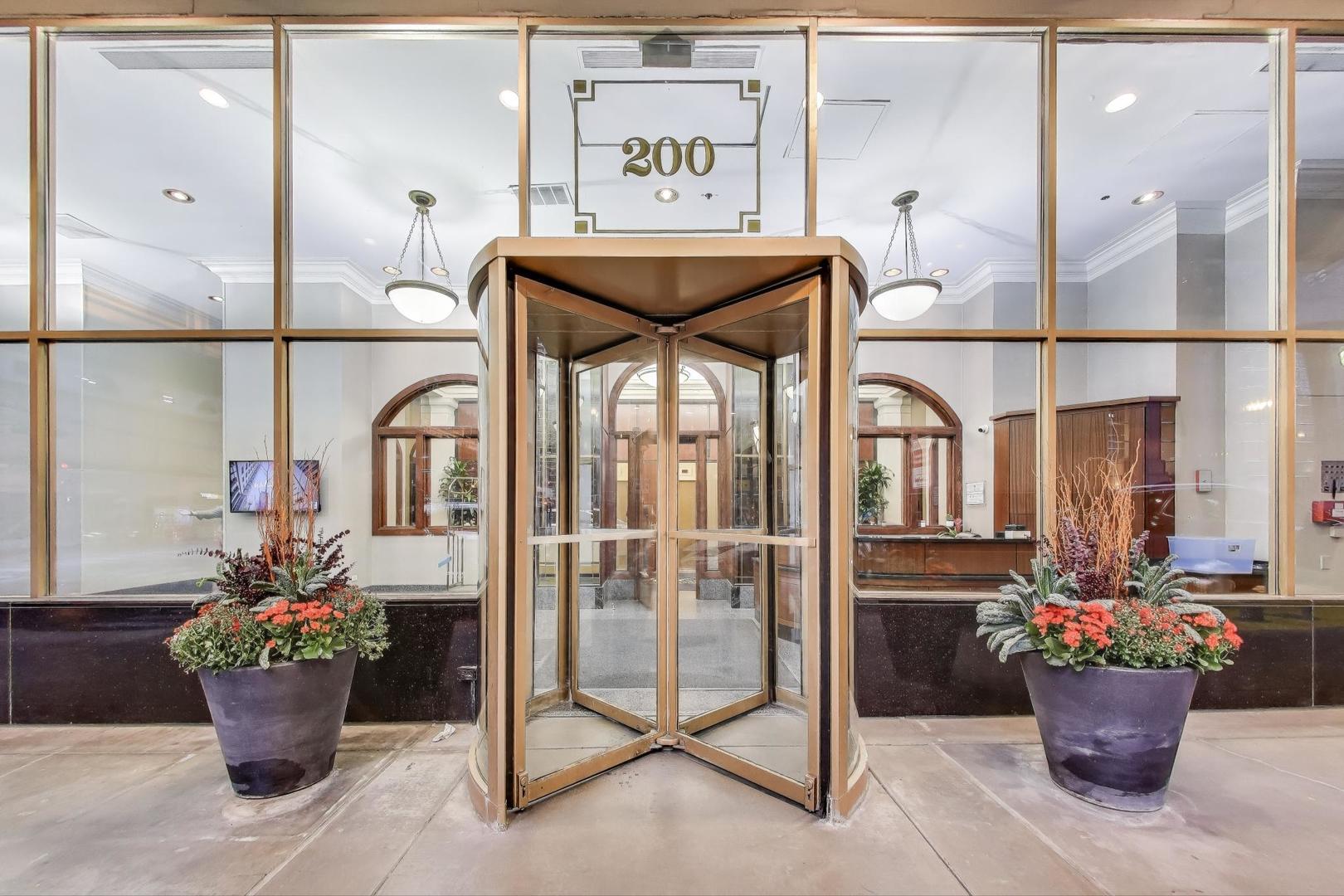 200 N Dearborn Street Unit: 3905