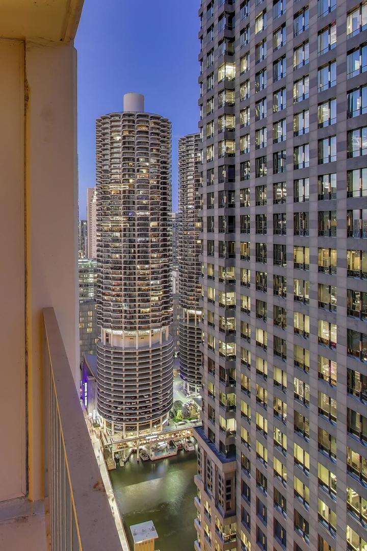 200 N Dearborn Street Unit: 3905