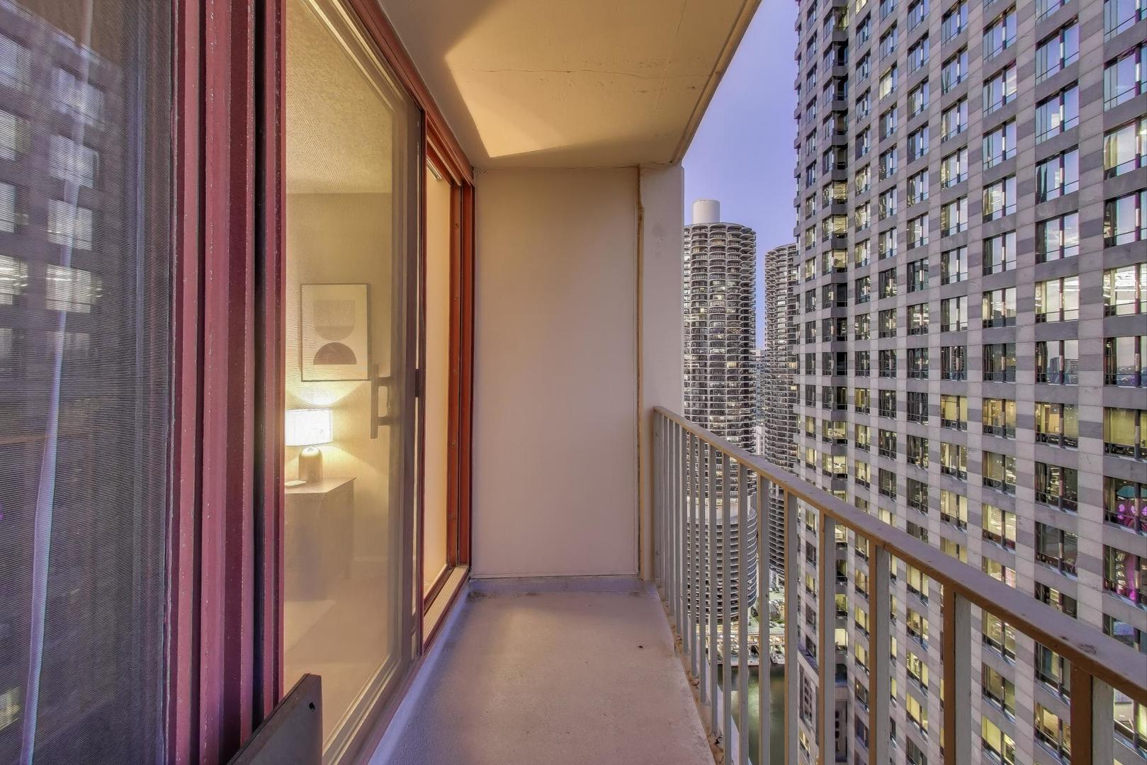 200 N Dearborn Street Unit: 3905