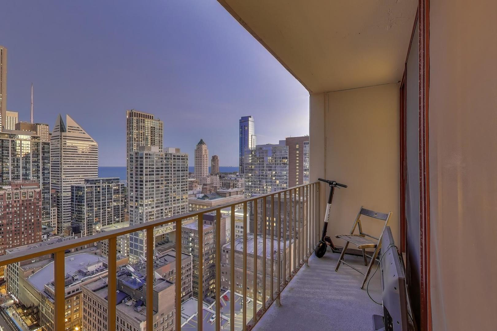200 N Dearborn Street Unit: 3905