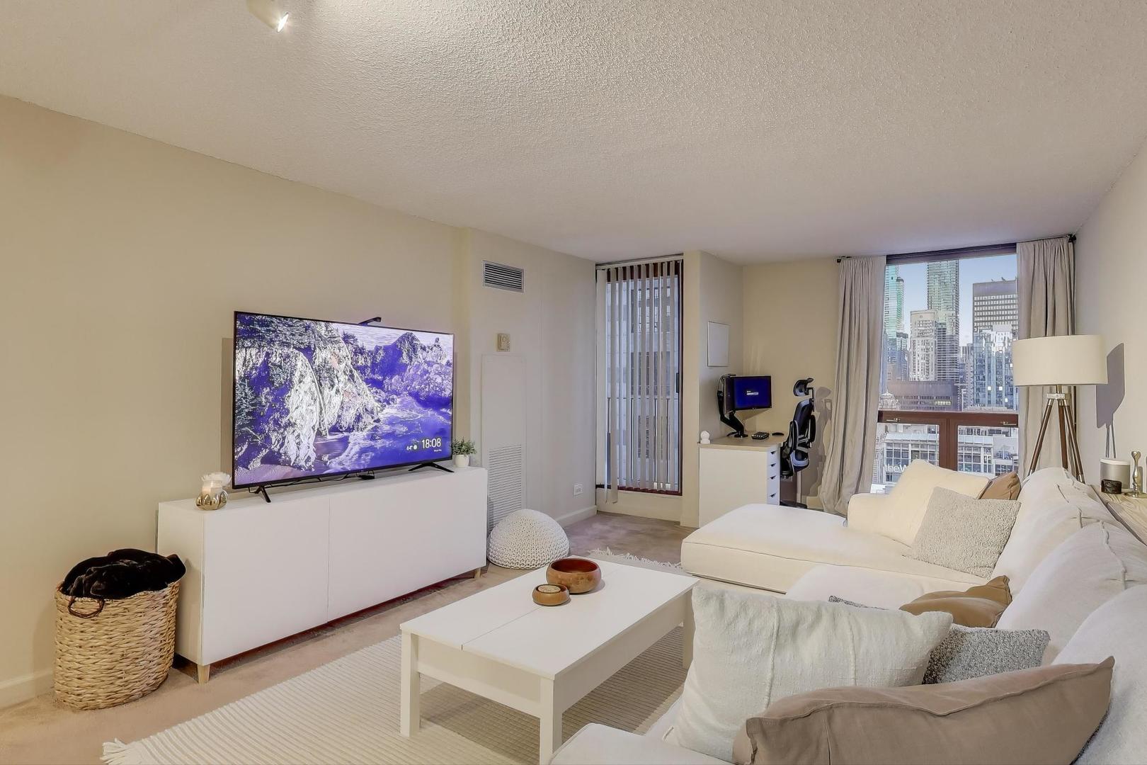 200 N Dearborn Street Unit: 3905