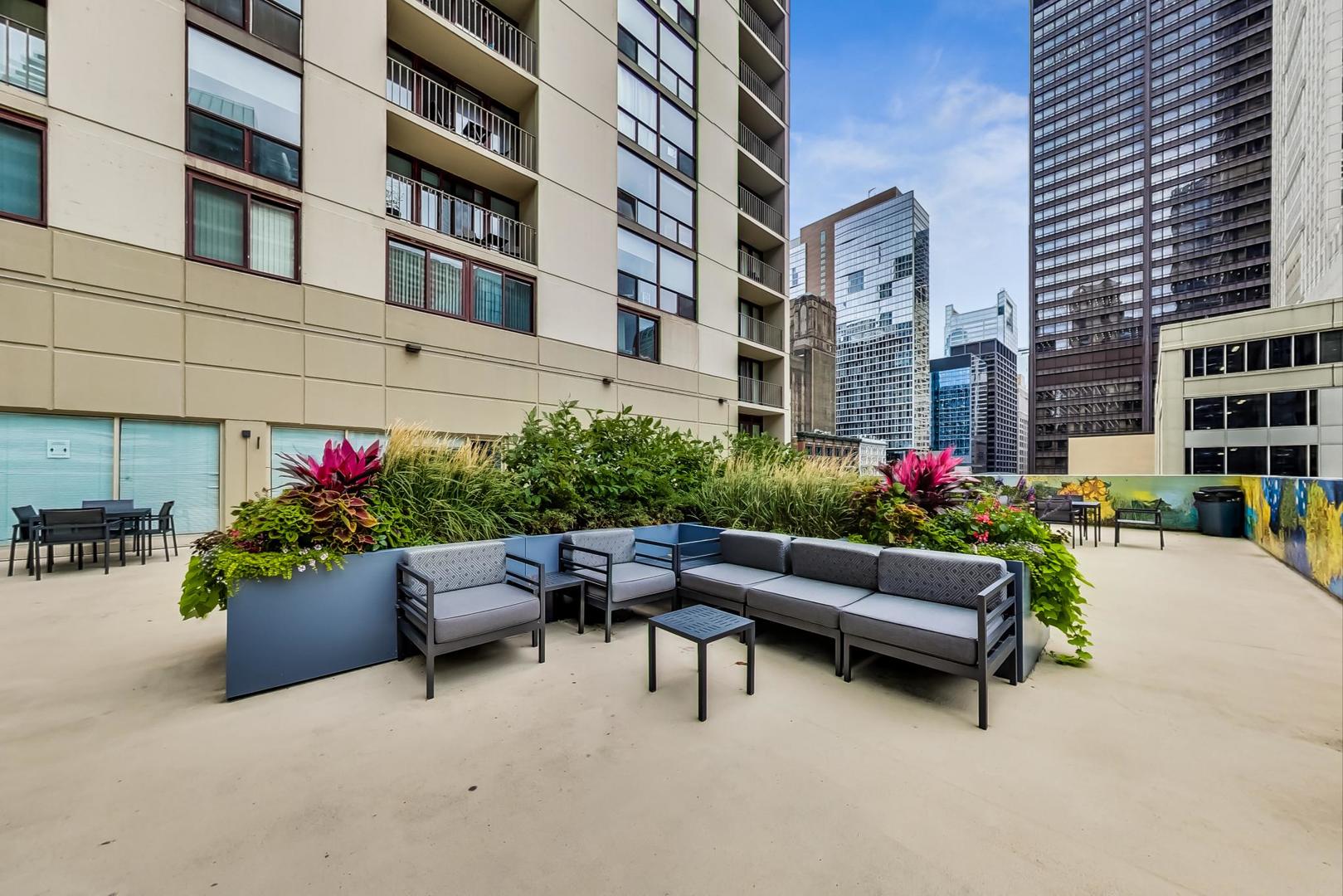 200 N Dearborn Street Unit: 3905