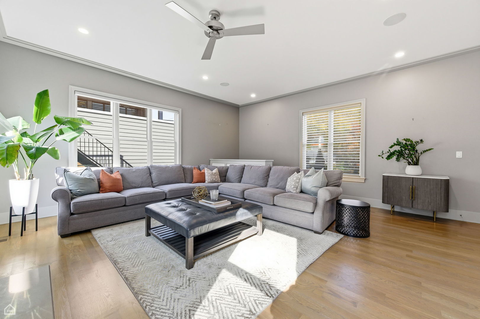 3342 N ravenswood Avenue