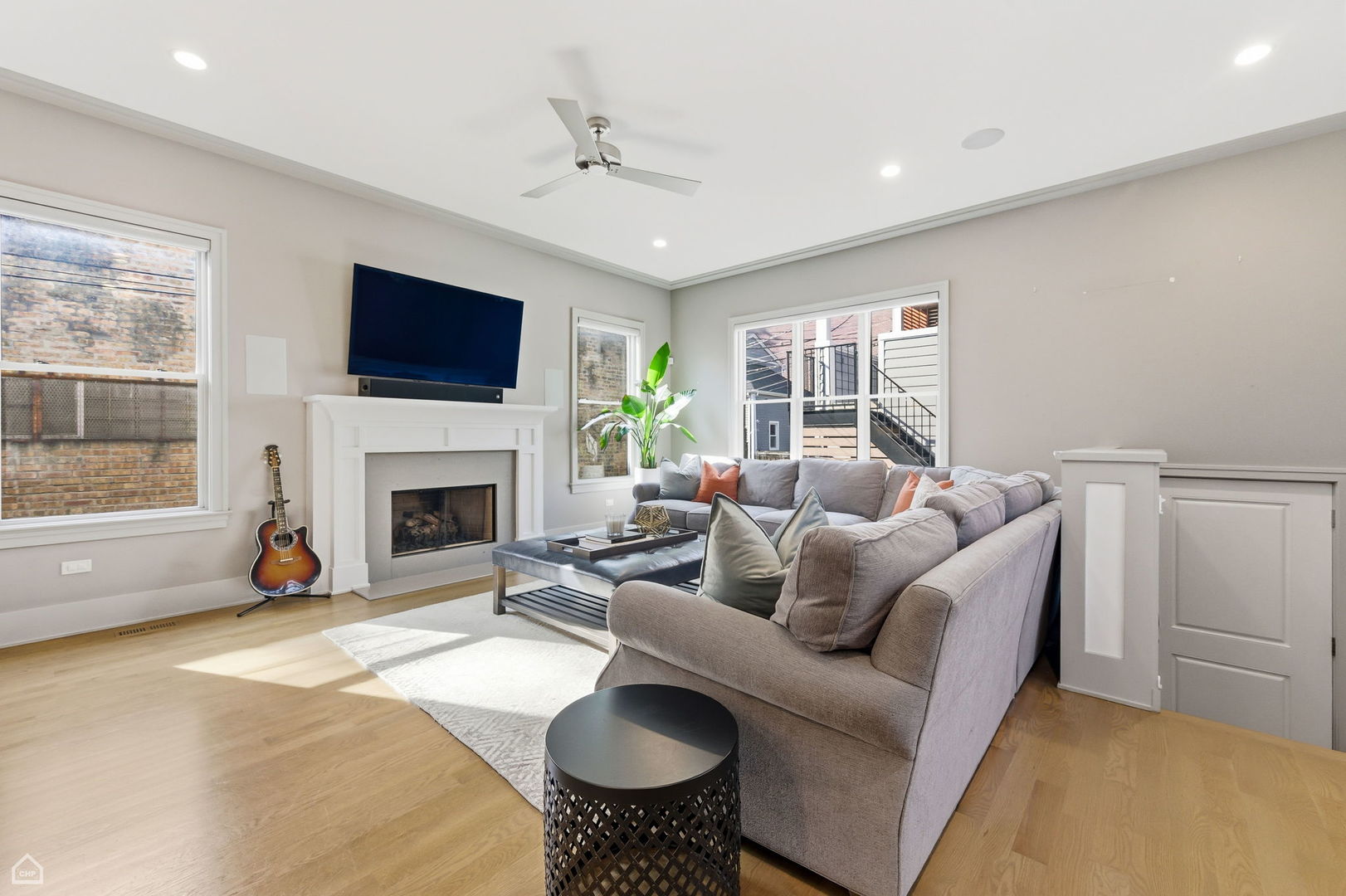 3342 N ravenswood Avenue