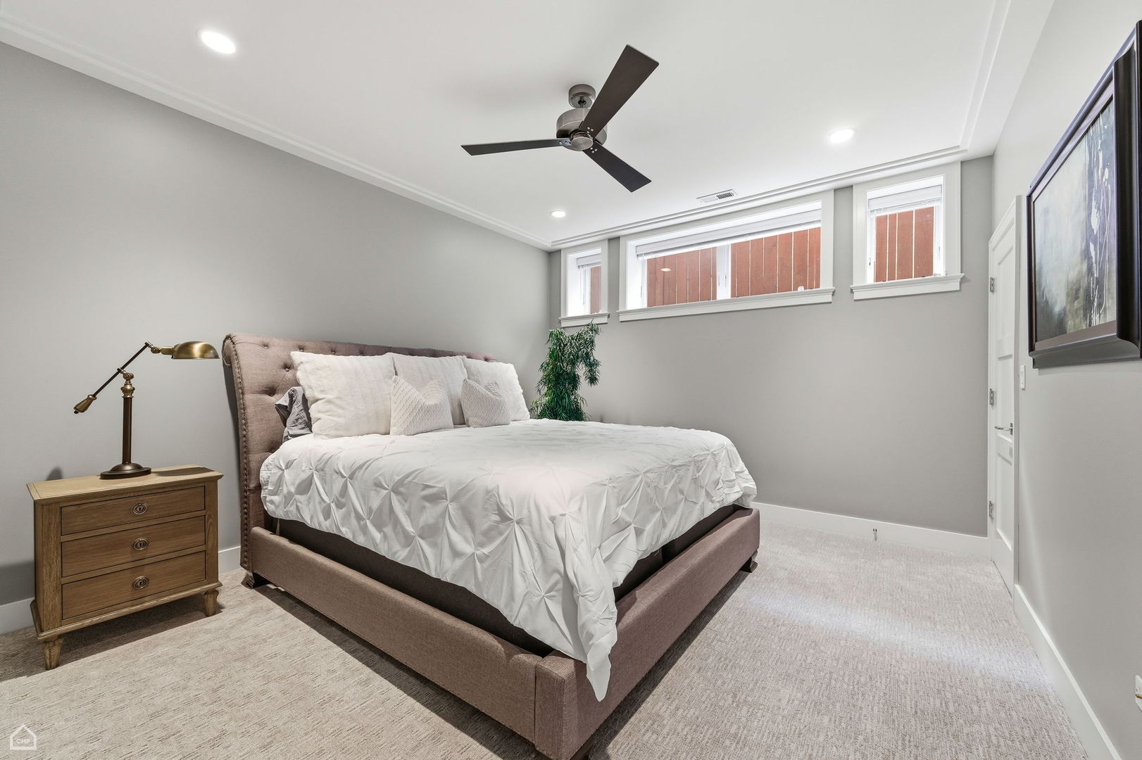 3342 N ravenswood Avenue