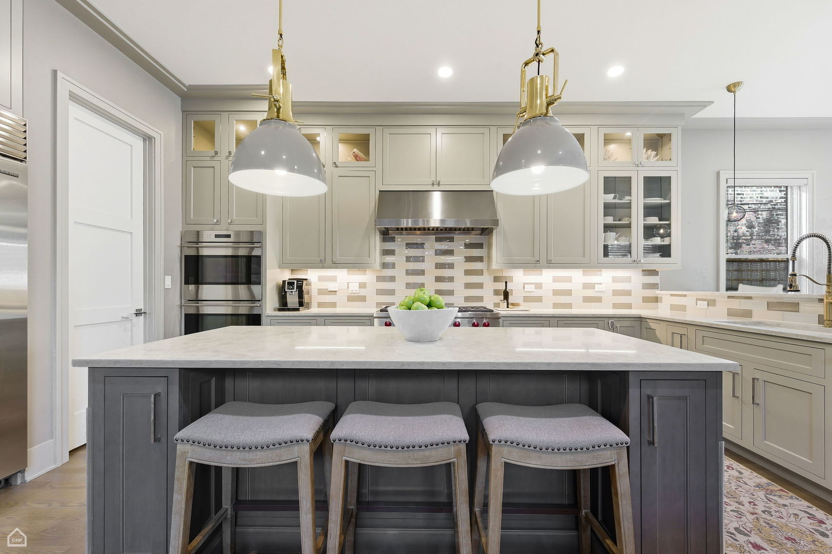 3342 N ravenswood Avenue