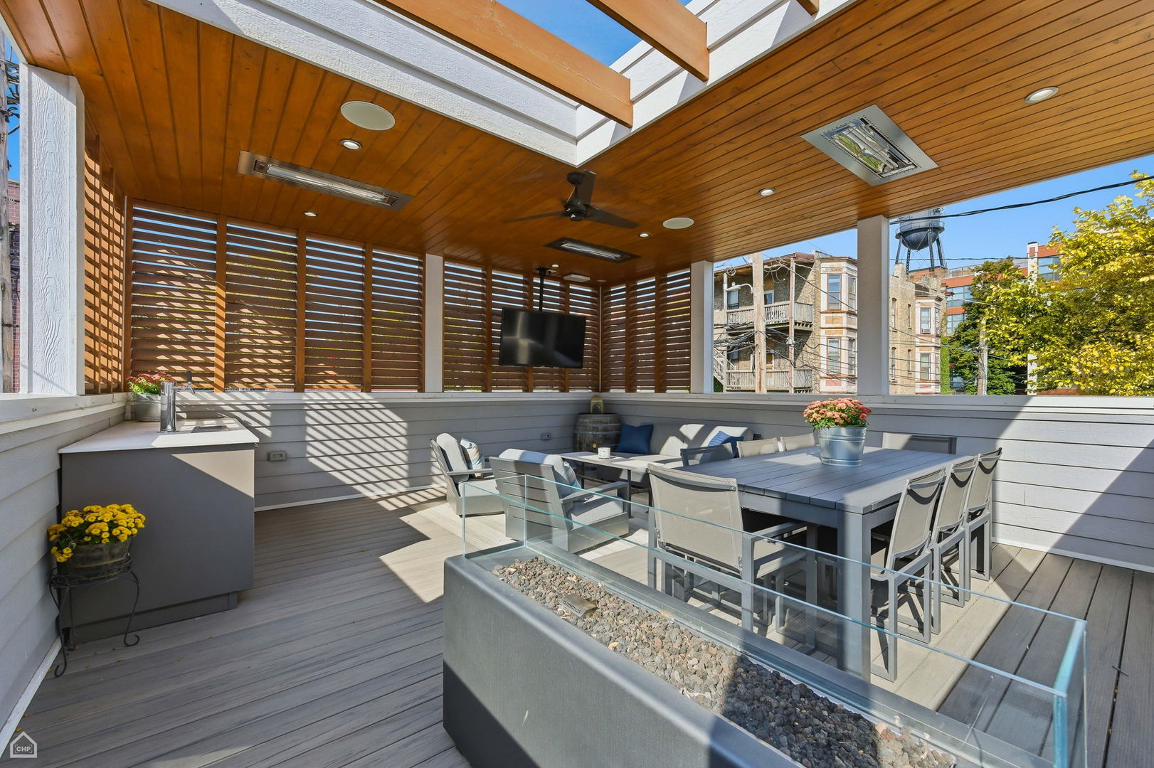 3342 N ravenswood Avenue