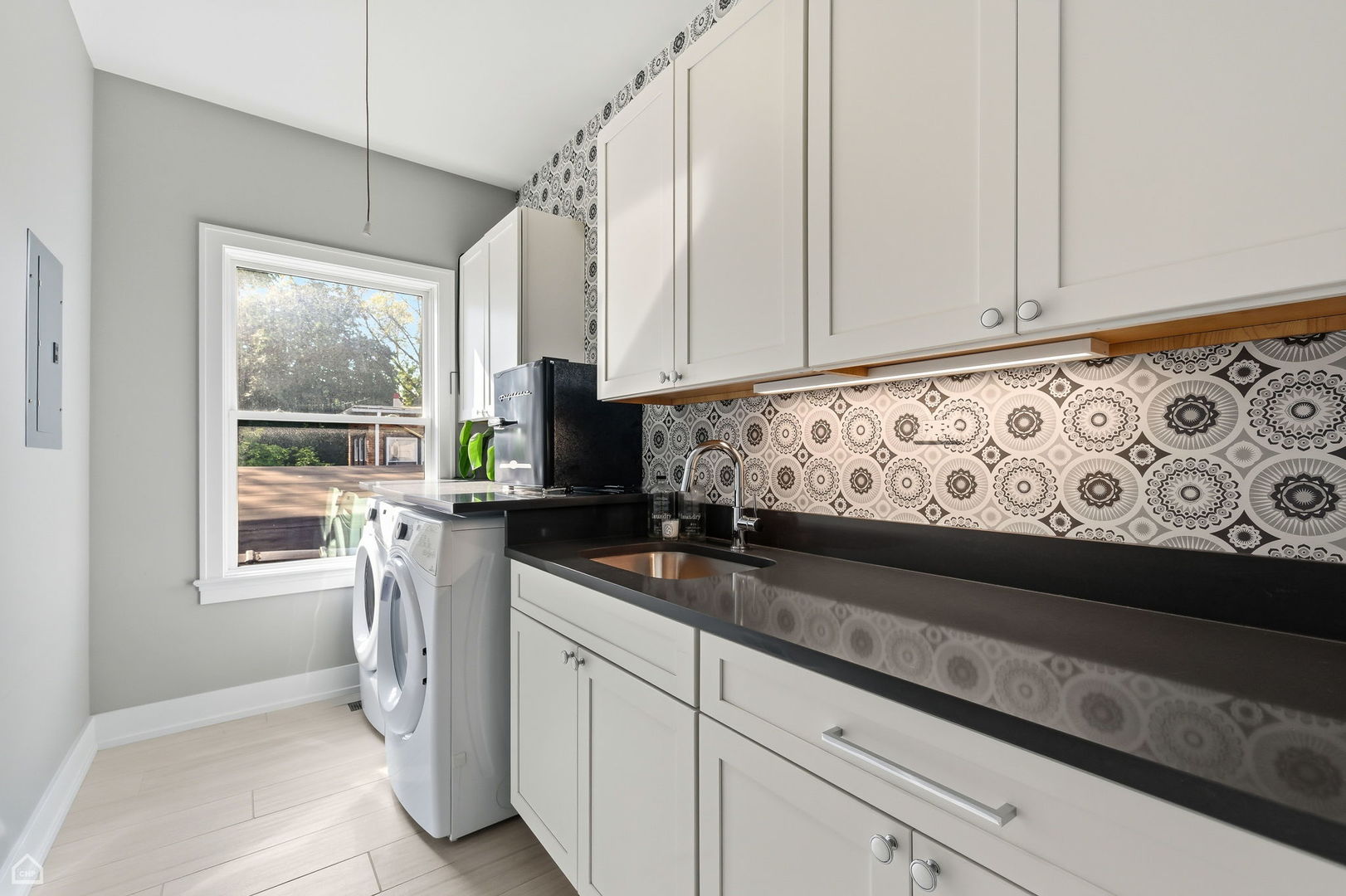 3342 N ravenswood Avenue