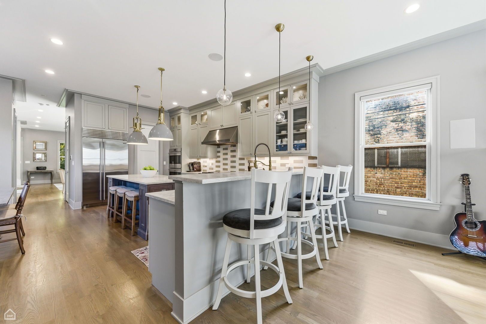 3342 N ravenswood Avenue